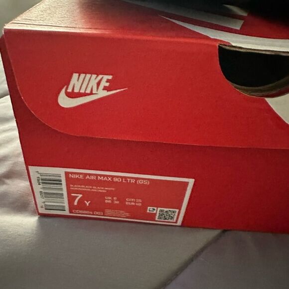 Nike Kids Black Sneakers. 7Y - Picture 5 of 5